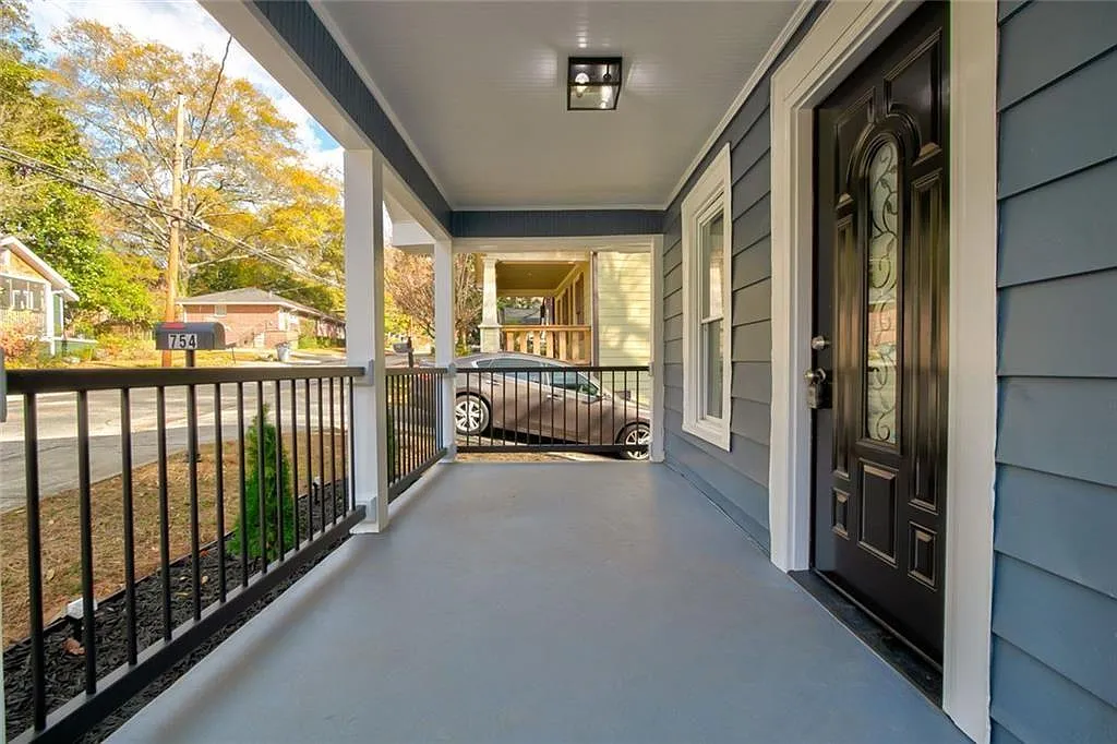 3 bed, 2.0 bath, 1008 sqft, $2,800 — Photo 3