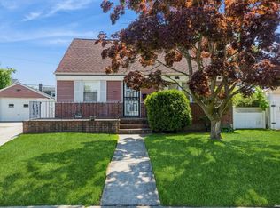 596 Tulip Ct, Uniondale, NY 11553