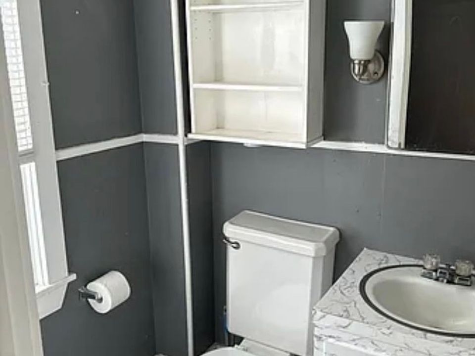 2nd image of 1344 Plainfield St #B