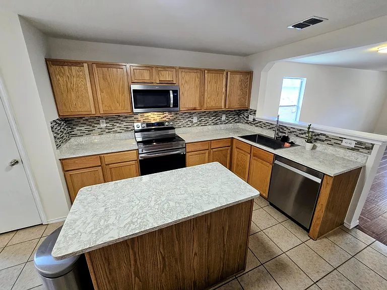 3915 Arrowwood Bnd — Photo 6