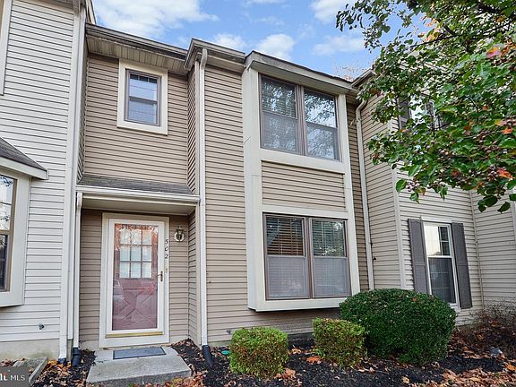 3rd image of 502 Essex Ct #502