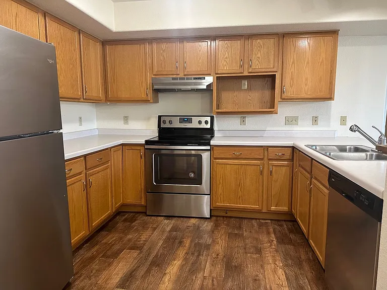 Madison Apartments — Photo 93