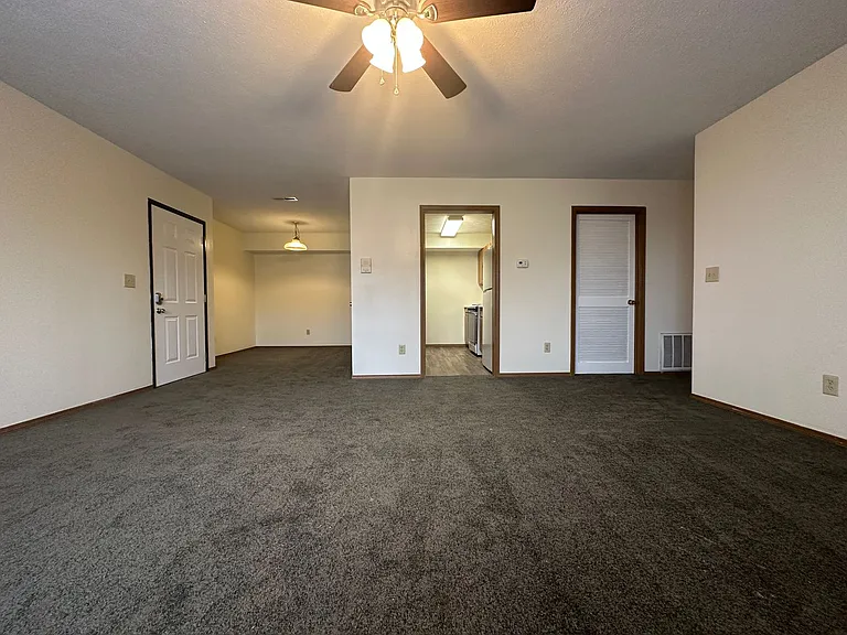 108 Oak Creek Plaza — Photo 18