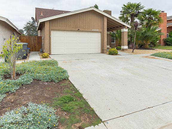 3rd image of 1009 Oriole Way