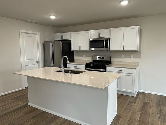 2nd image of 2721 Leaning Oak Pl SE