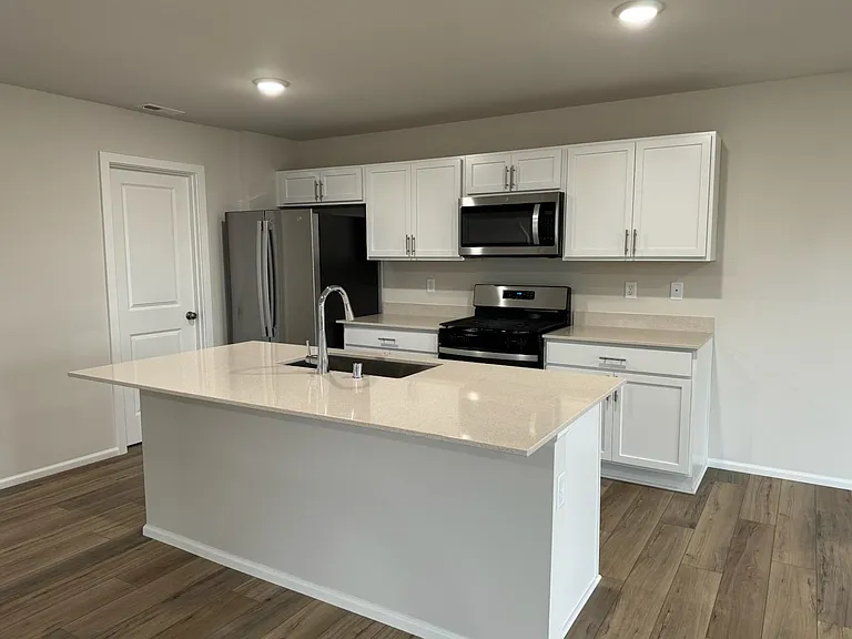 2721 Leaning Oak Pl SE — Photo 2