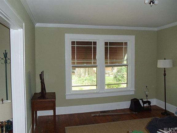 3rd image of 726 E 11th St