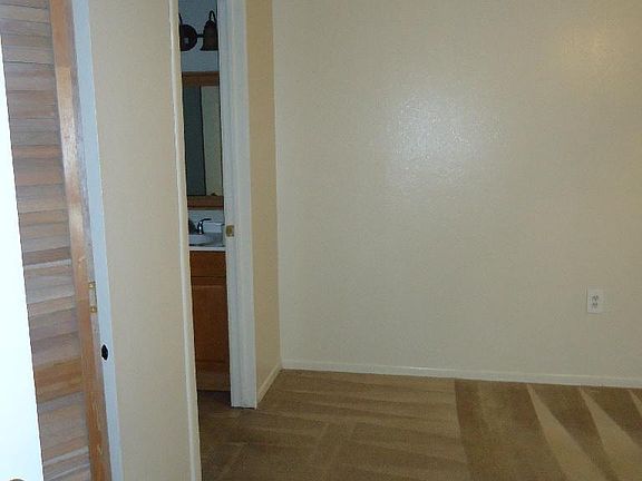 4th image of 1104 E Elmira St APT 3