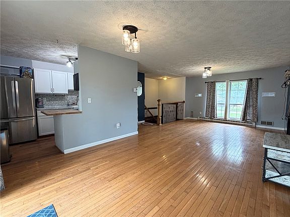 5th image of 11 Cherry Cir