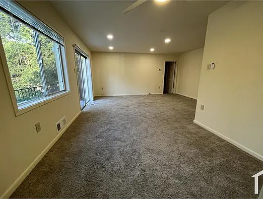 10643 Weymouth St #201 — Photo 6
