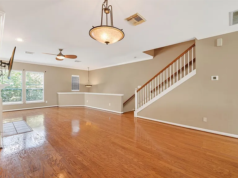 2804 Chenevert St — Photo 10