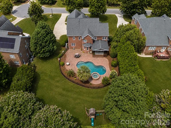 7005 Shadowrock Ct, Matthews, NC 28104
