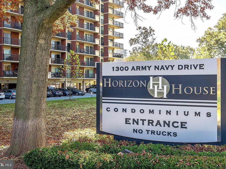 1st image of 1300 Army Navy Dr APT 1010
