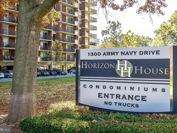 1300 Army Navy Dr APT 1010, Arlington, VA 22202