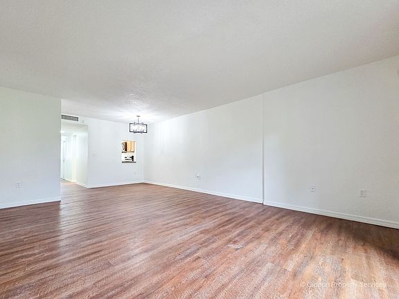 4th image of 711 SW 75th St APT 106