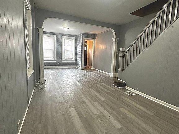 5th image of 49 Charles St