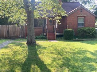 8168 Lynway Ave, Olmsted Falls, OH 44138