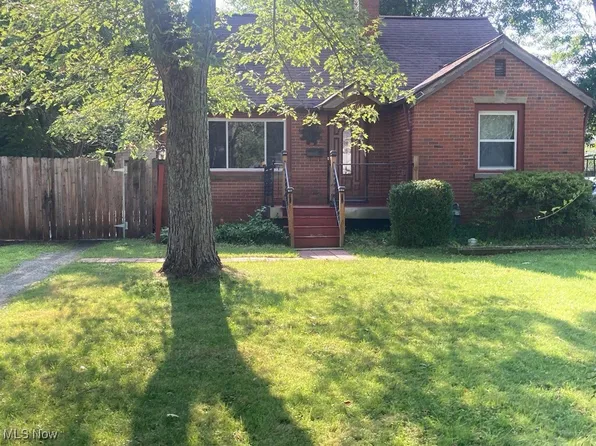 8168 Lynway Ave, Olmsted Falls, OH 44138