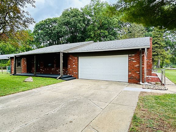 2nd image of 915 Aberdeen Dr