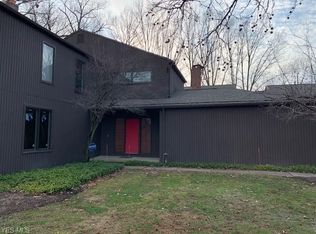 21 Oakshore Dr, Cleveland, OH 44108