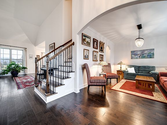 4th image of 204 Ettington Dr
