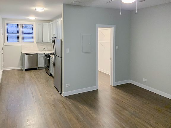 3rd image of 619 1/2 W Melrose St #D1
