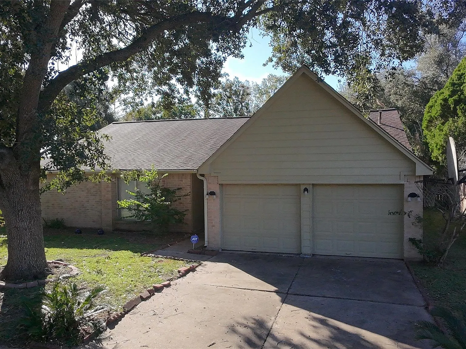 4 bed, 2.0 bath, 1746 sqft, $1,850 — Photo 1