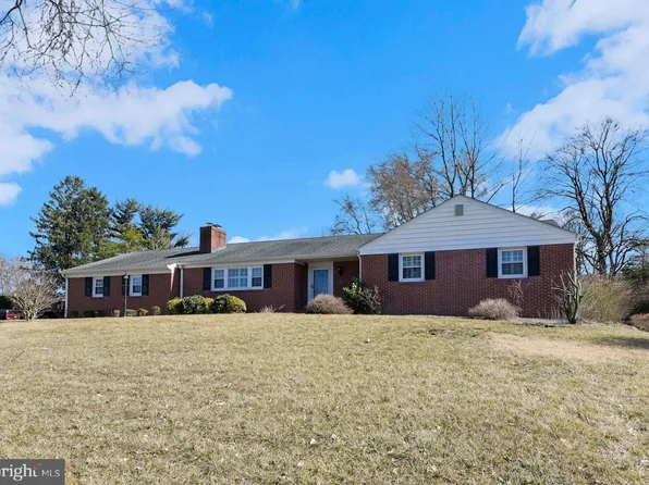 14 Clover Hill Cir, Ewing, NJ 08638