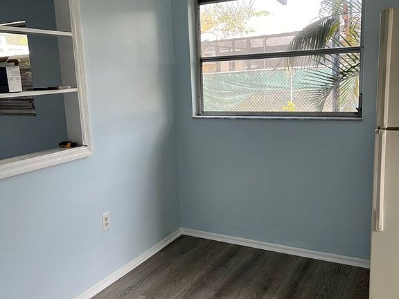 5th image of 809B 66th Ave W #0