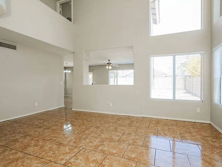 4124 E Anderson Dr — Photo 4