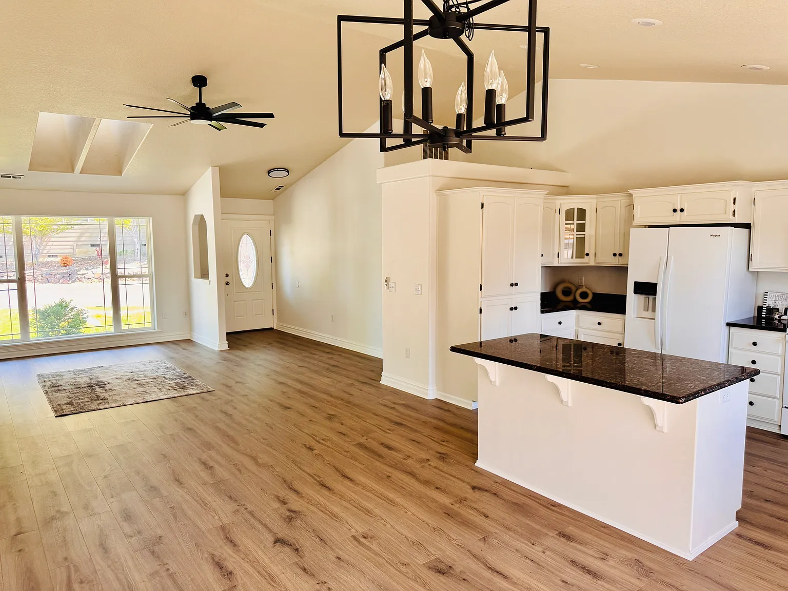 416 Leandra Ln — Photo 3