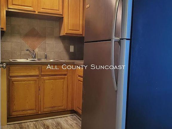 4th image of 550 50th Ave N APT 4