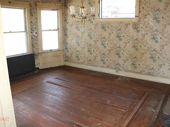 4th image of 2734 Parkwood Ave