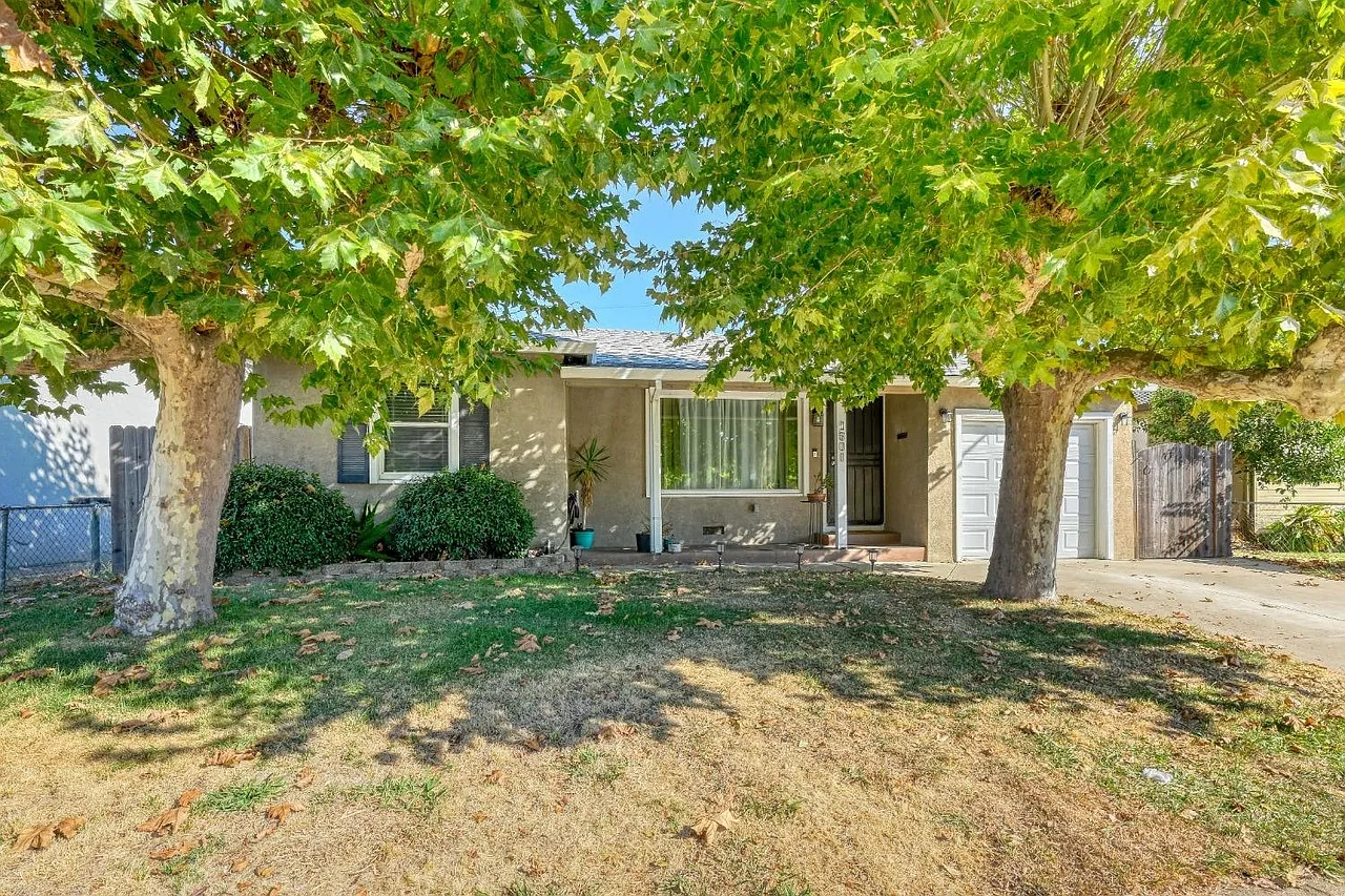 2 bed, 809 sqft, $1,980 — Photo 1