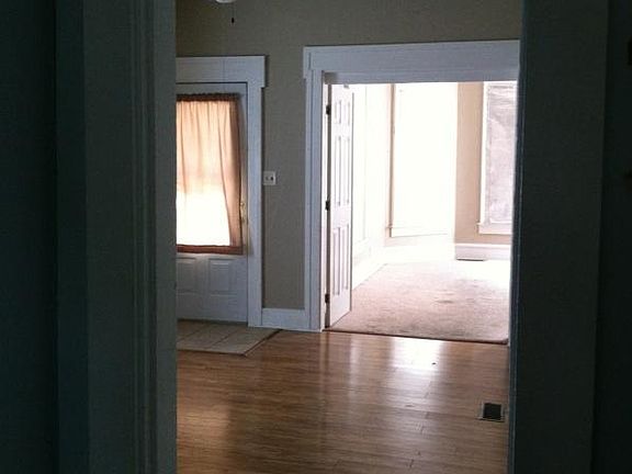 5th image of 215 W 7th St