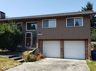 23441 10th Ave S, Seattle, WA 98198