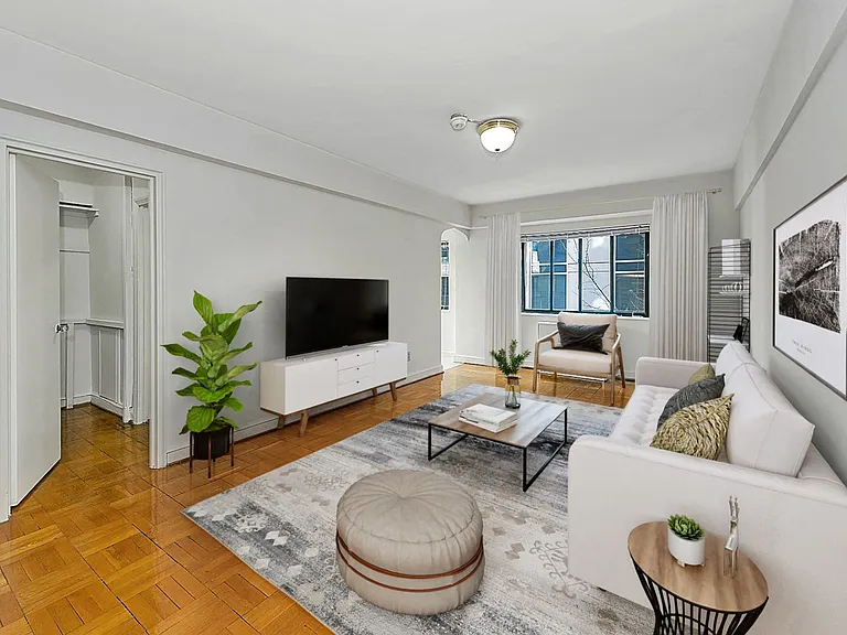 Living area (virtually staged)