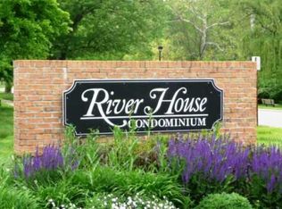 1253 Island Dr APT 101, Ann Arbor, MI 48105