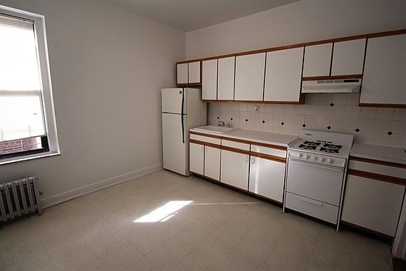 2nd image of 417 40th St #11RT