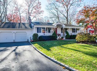 6 Cinderella Ln, Saint James, NY 11780