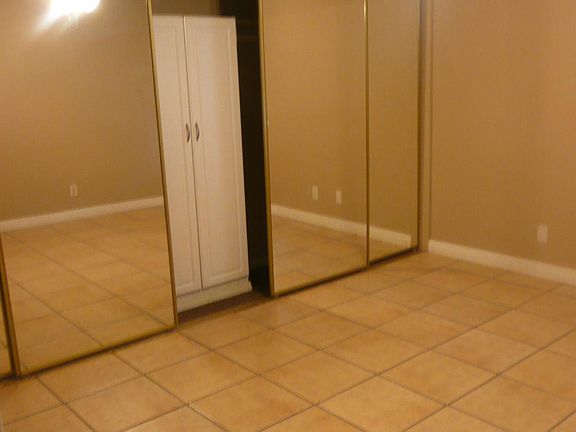 4th image of 5042 Village Dr