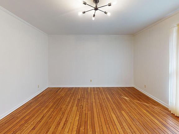 5th image of 1010 Thorntree Dr