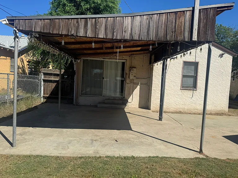 1361 N Safford Ave — Photo 17