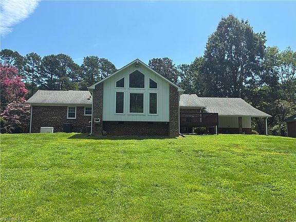 3rd image of 4704 Chesterton Dr