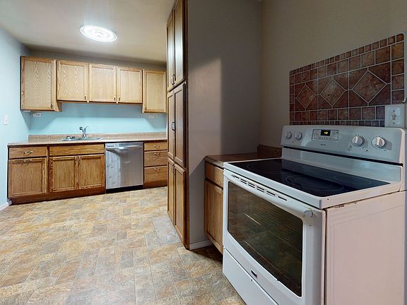 3rd image of 1740 Olympic Ave