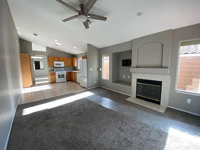 3 bed, 1611 sqft, $1,950 — Photo 4