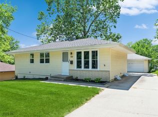 800 Knob Hill Dr, Des Moines, IA 50317
