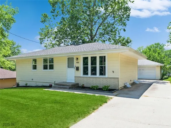 800 Knob Hill Dr, Des Moines, IA 50317