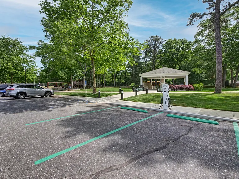 Oakview Apartments — Photo 20