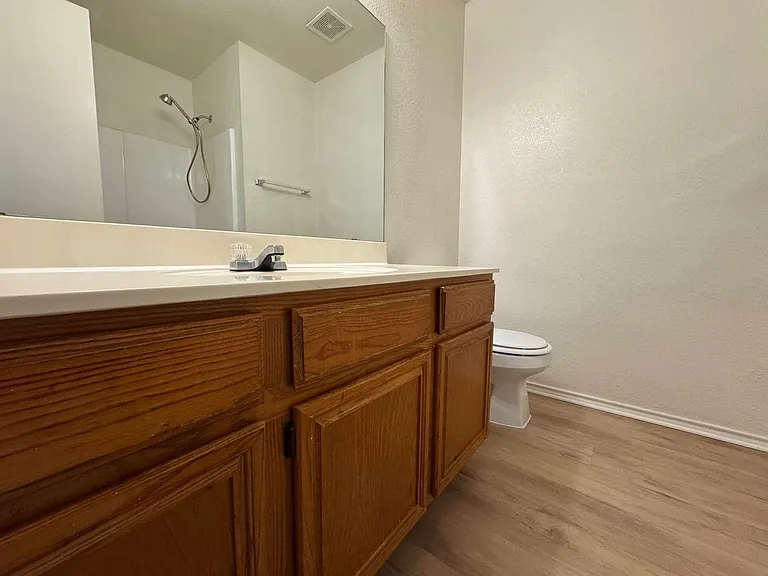 4600 Greyhound Dr — Photo 16